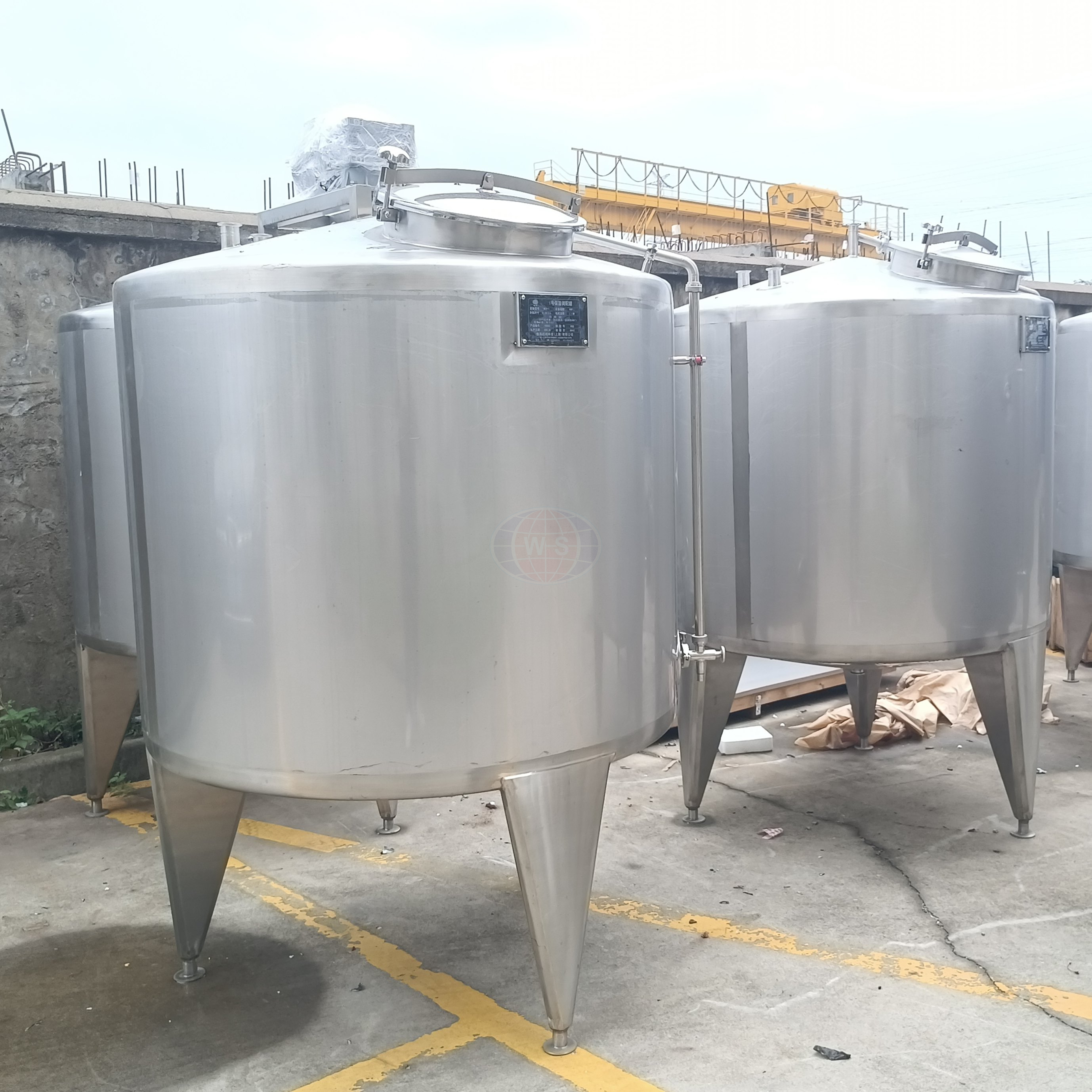 স্টেইনলেস স্টীল ট্যাংক জল বনাম. পলিথিন ট্যাংক তুলনা